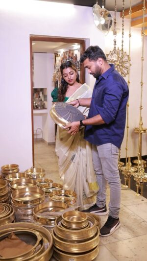 Meera Anil Instagram - A must visit showroom for all your needs..! Bring elegance into your home with a touch of pure masterpiece…!

Taking a beautiful piece of tradition with me..from the renowned P.MADHAVAN THAMPY..!