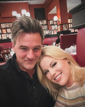 Megan Hilty Instagram - Had a massive fangirl moment telling @coleescola how incredible they were in @ohmaryplay last night!  I actually had to apologize to the people sitting next to me during the show because I was laughing so hard! The whole cast was amazing and I wish I could see it a million more times! Thanks @brianggallagher for the best first-date-night since we moved back to NYC… starting with a classic pre-theater dinner at @sardisnyc 😋