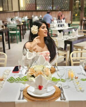 Megha Akash Instagram - Me and my moods ☺️😁😑😣
Love this series ♥️ ! 

Photographers @sreyaakaladharan @ayshu_555