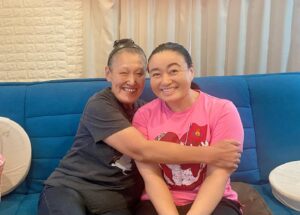 Meiko Satomura Instagram - 福岡です‼️
昨日は6年ぶりにデビル雅美さんにお会いできました‼️
デビルさんの直々の後輩が長与さんで、私もそのおかげで
若手の頃からデビルさんとたくさん対戦させていただきました。仙女でもデビューしたての若手の相手をしていただきました。
デビルさんが醸し出す雰囲気、間、技の正確さは唯一無二です。
今と違い、レスラー同士、先輩や同期、後輩と道場にいる時間も長く、たくさん教えていただきました。
この経験は宝です✨
2024.8.21
#SENJO #福岡　#SENJO #デビル雅美