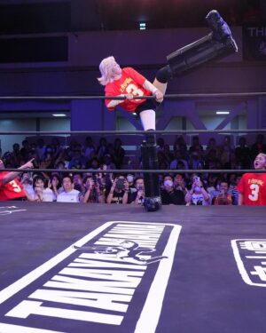 Meiko Satomura Instagram - 里村明衣子vs シン・高山善廣
途中、高山さんが乗り移っているんじゃないかと勘違いする場面が！
引退発表後、初の試合が広田さくらとのシングルマッチ。
ガイアから幾度と重ねてきた広田さくらとの試合。
28年の時を経て、お互い進化していると実感‼️
会場が沸きに沸きました🔥
控室戻った後は私が泣いてしまいました。広田にいつも支えてもらってる。
まだまだ広田と闘いたい。
ありがとうございました。

TAKAYAMANIA EMPIRE 3
日時：2024.9.3（火）
会場：後楽園ホール
#takayamania #SENJO #後楽園ホール