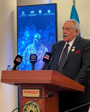 Melahat Abbasova Instagram - Azerbaycan Tiyatro Ve Sinema sanatçısı, yönetmen, pedagog , Adana Çukurova Üniversitesi öğretim görevlisi, Azerbaycan Devlet Sanatçısı canımız Profesör Cahangir Zeynalovun Ankara Azerbaycan Büyükelçiliği ve Uluslararası TURKSOY  Teşkilatının desteyi ile  70 Yıl Jübilesi geçirildi. Bütün dostlar bir aradaydık. Canım Cahangir Müellim. Size sağlık, mutluluk, yaradıcılığ işlerinizde başarılar dileyirem. ALLAH  sizin nefesinizi gözel ailenizin, biz dostlarınızın ve sevenlerinizin üstünden eksik etmesin. Sizi çox sevirik.🎂🎂🎂🎂🎉🎉♥️ @novcahan ♥️ @alihan.samedov