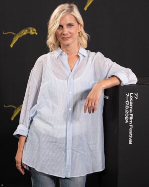 Mélanie Laurent Instagram - "Le Déluge" sortira en France le 25 décembre 2024 ! 

Un film de @gianluca_jodice avec Mélanie et Guillaume Canet. 

@memento_distribution @dominiquesegall