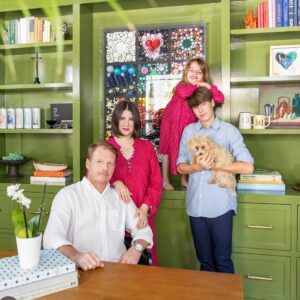 Melanie Paxson Instagram - Reminiscing on my time with @chdmag 💚 and how truly magical it was! We even got Mabel to strike a pose 🐶 

Photography by: @calliecocreative 
.
.
.
#melaniepaxson #melly #paxson #family #chd #charleston #homeanddesign #designinspo #home #homeinspo #decor #designing #familytime #familydog #mabel #paxsons #charleston #disney