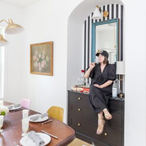Melanie Paxson Instagram - Just hangin! ✌️✨🪩

Photography by @calliecocreative for @chdmag 🤍
.
.
.
#melaniepaxson #melly #melanie #disneyactress #disneydescendants #movieseries #movie #disneymovies #fourthmovie #descendants #acting #family #familyhome #homeinspo #decor