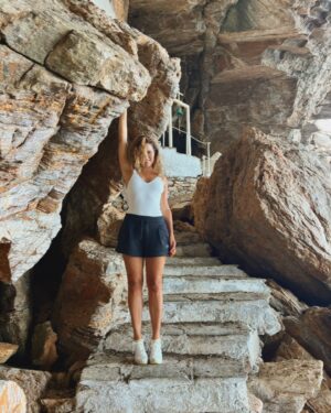 Melia Kreiling Instagram - On the rocks. 🧊🪨🧊