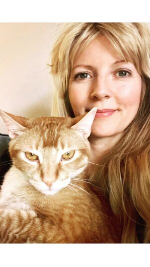 Melinda Hill Instagram - 🆘 Please help me re-home my cat!🐈 
This is very heartbreaking for me, I love him so much but I am going on tour for at least 4 months and if I can’t find someone to hire to care for him for 4 months (in their home) then I need to find someone to adopt or foster him. If you make a snarky comment or say something rude I will block you, only helpful comments or DM’s please. this is very hard for me and i need help. #sos #emergency #pleasehelp #catsofinstagram #catmom #adoptdontshop #gingerappreciationday