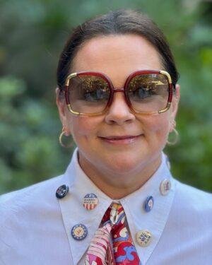 Melissa McCarthy Instagram - On Wednesdays we wear our new ❜la pins!!!!