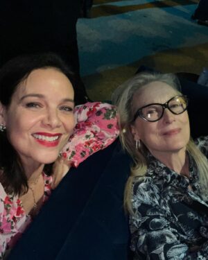 Meredith Salenger Instagram - Such an incredible night at the “only murders in the building” premiere. Martin short is the loveliest as always. I met the incomparable Meryl Streep. We had a nice conversation about the world and politics and family. Alice got to meet one of her favorite musicians currently, @chappellroan. And the show is just fantastic. Including the incredible score and music by my friend, Sidhartha Kholsa.