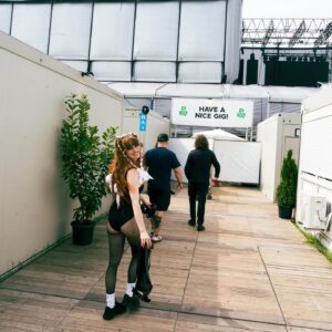 Merel Baldé Instagram - van de kleedkamer naar het podium @pukkelpop 

Foto 1,3,6,7,8,9,10 @studiosunnysideup_ 
Foto 2,4,5: @claudiagldntps