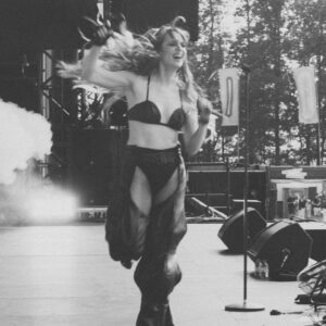 Merel Baldé Instagram - Pukkelpop ik was er en jullie waren er ook en eigenlijk waren we er al die tijd al! Bij deze is het nagenietingsseason geopend!
❤️❤️❤️

Foto’s door @studiosunnysideup_ 

Bedankt lief team 
@c.h.r.i.s.s.s.i.e @deshdrums #milanozonderinsta @brechtlouwerens @loujain.afsharzada @chamuek @peytonjayl @ikevbergen @mariekekoopman @lucaspostt @arjandevree @jellestoffels @joisujoisu @leonie_potatoparty @feadanmccall @themovers.amsterdam @studiosunnysideup_ @claudiagldntps @eduardnijgh @rickdbakker @ivanadejong @evakoene @lobkededreu @floorkleyne @jordyarthur_