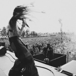 Merel Baldé Instagram - Pukkelpop ik was er en jullie waren er ook en eigenlijk waren we er al die tijd al! Bij deze is het nagenietingsseason geopend!
❤️❤️❤️

Foto’s door @studiosunnysideup_ 

Bedankt lief team 
@c.h.r.i.s.s.s.i.e @deshdrums #milanozonderinsta @brechtlouwerens @loujain.afsharzada @chamuek @peytonjayl @ikevbergen @mariekekoopman @lucaspostt @arjandevree @jellestoffels @joisujoisu @leonie_potatoparty @feadanmccall @themovers.amsterdam @studiosunnysideup_ @claudiagldntps @eduardnijgh @rickdbakker @ivanadejong @evakoene @lobkededreu @floorkleyne @jordyarthur_
