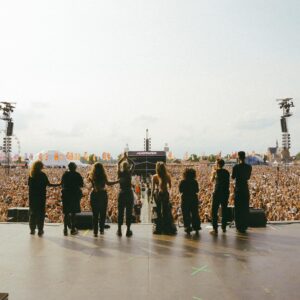 Merel Baldé Instagram - Pukkelpop ik was er en jullie waren er ook en eigenlijk waren we er al die tijd al! Bij deze is het nagenietingsseason geopend!
❤️❤️❤️

Foto’s door @studiosunnysideup_ 

Bedankt lief team 
@c.h.r.i.s.s.s.i.e @deshdrums #milanozonderinsta @brechtlouwerens @loujain.afsharzada @chamuek @peytonjayl @ikevbergen @mariekekoopman @lucaspostt @arjandevree @jellestoffels @joisujoisu @leonie_potatoparty @feadanmccall @themovers.amsterdam @studiosunnysideup_ @claudiagldntps @eduardnijgh @rickdbakker @ivanadejong @evakoene @lobkededreu @floorkleyne @jordyarthur_