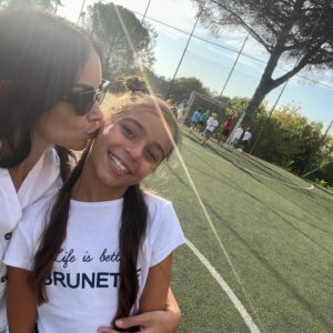 Michela Quattrociocche Instagram - Foto di rito primo giorno di scuola ❤️🥹 le cose che non mi perderei mai per niente al mondo ❤️❤️❤️