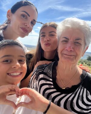 Michela Quattrociocche Instagram - Sunday in family 💖 tanti auguri nonna 🎂👵🏻❤️