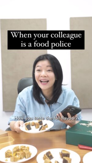 Michelle Chong Instagram - Enjoy your mooncakes 🥮, everyone!😁 Happy Mid-Autumn Festival! 🌑🏮🥮 

#中秋節快樂 #FoodPolice