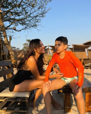 Michelle Martins Instagram - A vida é boa com vocês 🎵🏝️☀️👏🏽
#sunnydays