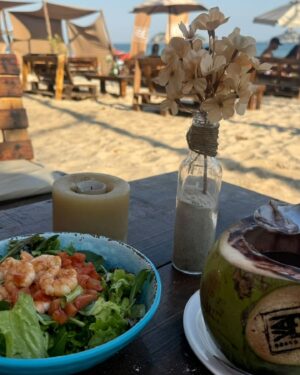 Michelle Martins Instagram - A vida é boa com vocês 🎵🏝️☀️👏🏽
#sunnydays