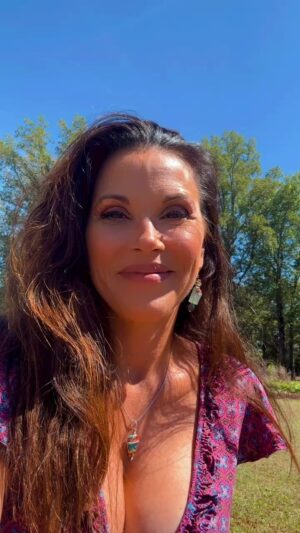 Mickie James Instagram - Happy Sunday yall! Just got back from church @restoringhopetn and so grateful they’ve welcomed us with such open arms. Even more thankful for this beautiful day. It could not be more perfect outside! Weather stay like this forever please. Just wanted to drop in to say I can’t wait to see you all next week in Monroe MI for the show on Thursday @iwrworld (my good friend @rhynoterrygerin called me; I like to call him “Big Daddy Sweetness”) where I team up with fellow cowgirl @shellybenson against the one @havokdeathmachine and Miss @itsmilamoore !!! Saddle up!!! Then a full weekend of fun at @themonroecomiccon !!! (Links in bio) see ya there! ♥️🌞

Ps. Go @dallascowboys 🏈

#sunday #sundayfunday #sunshine #happysunday #itsagoodday #nextweekend  #monroemichigan #cowboysnation
