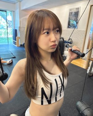 Miki Nonaka Instagram - workout with my older sis @maya_m0901
.
#morningmusume24#モーニング娘24
#野中美希#ちぇる#ちぇるトレ