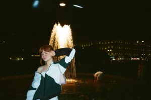 Mila Ershova Instagram - насыщенного лета пост

запечатлела на плёнку съемки «Дорогая, я больше не перезвоню», «Сводишь с ума» и еще одного секретного проекта. 
 много счастья и любви. мало выходных 🪅