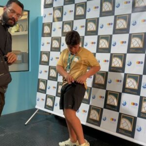 Mileide Mihaile Instagram - Hoje o dia foi lindo e cheio de muita bagunça por aqui! Um ótimo sábado para se despedir de agosto, né? Hoje fui prestigiar o torneio do meu filho e acho que me divirto mais do que ele é os amigos. Minha cara de mãe orgulhosa não nega! Meu filho, meu líder favorito, meu campeão. 🥇💫

Boa noite minhas 🐝