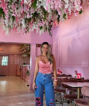 Milena Torres Instagram - Que bonito este lugar 🌸 

@keikbakeshop 🩷