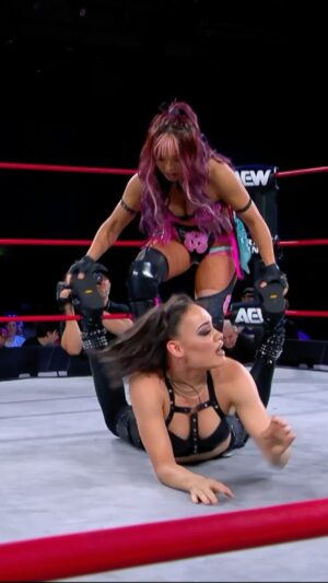 Mina Shirakawa Instagram - @robyn.renegade is taking on @mina_shirakawa! Watch #AEWRampage on TNT!