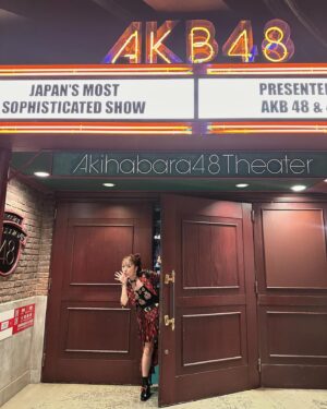 Minami Takahashi Instagram - 昨日はAKB48劇場カウントダウン特別企画で劇場公演に出演させていただきました😊✨

19年間メンバーをアイドルにしてくれた劇場
9月2日から改修工事に入るそうです。
AKB48として、アイドルとしての始まりの場所。
久しぶりに立たせていただきましたが
あそこから見える景色が一気に時を戻してくれるような不思議な気持ちになりました😌

沢山アイドルさんはいるけど
拠点となる劇場がある事がAKB48の強みであり良さだと思います。
改修工事で思い入れのある場所が変わってしまう切なさもありますが、今のメンバーがより輝く場所になれば良いなーと心から思います！

#AKB48劇場ありがとう
#AKB48劇場カウントダウン
#AKB48
#AKB48劇場