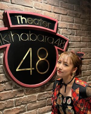 Minami Takahashi Instagram - 昨日はAKB48劇場カウントダウン特別企画で劇場公演に出演させていただきました😊✨

19年間メンバーをアイドルにしてくれた劇場
9月2日から改修工事に入るそうです。
AKB48として、アイドルとしての始まりの場所。
久しぶりに立たせていただきましたが
あそこから見える景色が一気に時を戻してくれるような不思議な気持ちになりました😌

沢山アイドルさんはいるけど
拠点となる劇場がある事がAKB48の強みであり良さだと思います。
改修工事で思い入れのある場所が変わってしまう切なさもありますが、今のメンバーがより輝く場所になれば良いなーと心から思います！

#AKB48劇場ありがとう
#AKB48劇場カウントダウン
#AKB48
#AKB48劇場