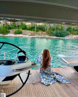 Miray Daner Instagram - Başka bir yazda, başka anılara 🌊🤍🙌🏻