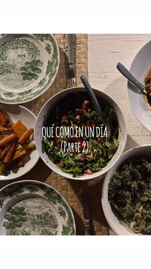 Miri Pérez-Cabrero Instagram - Os dejo por aquí la parte 2 de cómo organizo mis comidas!!! Ya os dije que hago ayuno intermitente y os dejé mis desayunos 💜 aquí os enseño como es mi comida/merienda. Haré más vídeos de estos que se os gustan!!! Feliz noche!!! 
.
CÓMO COMBINO MI COMIDA:
1️⃣ fibra: verdura (1/2 del plato) 
2️⃣ carbohidratos: arroz integral, patata.. (1/4 del plato)
3️⃣ proteína: carne, pescado.. (1/4 del plato) 
4️⃣ grasas buenas: aguacate, aceite.. (aliñamos el plato) 
.
🪻todo esto   un postre!! Y si luego me apetece algún snack, me lo tomo también!! Pero quedo bastante llena hasta el día siguiente!! #miristips #ayuno #healthy #saludable #recetas #ayunointermitente
