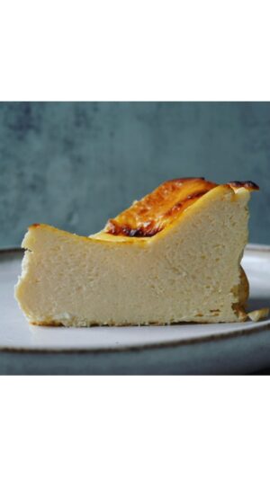 Miri Pérez-Cabrero Instagram - Lo vas a amar!!!!!!!! Solo 3 ingredientes y facilísimo!!!! Lo puedes hacer en airfryer también!!!! Vivan los cheesecakes fáciles!!!!! 
.
I N G R E D I E N T E S:
⚡️1 tarrina de 150g de ricotta 
⚡️1 huevo 
⚡️1 cda eritritol 
.
Mezclamos todo bien, lo ponemos en un molde pequeño y al horno 180º durante 30’!!!! Listo!!!!!! 🦋🦋🦋🦋🦋
#mirisrecipes #healthy #saludable #recetas #recetassaludables #recetasfaciles #recetascaseras #recetassanas #receta #cheesecake