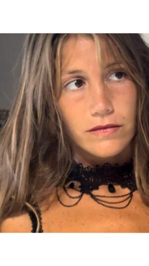 Miri Pérez-Cabrero Instagram - No siempre se puede estar bien, pero no pasa nada.. 🤍 detrás de todos estos posts que suelo subir tan contenta, a veces la realidad es esta y creo que es bueno mostrarla igual. A los que estéis así.. “Esto también pasará”. Os quiero, nos quiero! #diary