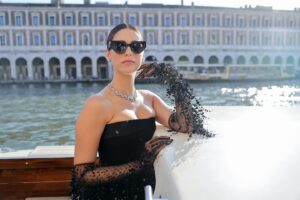 Miriam Leone Instagram - Venezia è sempre un sogno ad occhi aperti …
Look @fendi 
Jewels @bvlgari 
#venezia81 
#biennale 
#ad