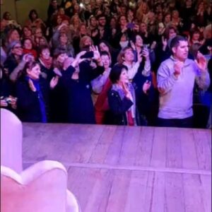 Mirta Wons Instagram - Rosario siempre estuvo tan cerca
.
Amo esta ciudad. También de furia y amor
.
@perdida.mente.ok explota en el @teatro_astengo , tomo un café necesario en @barelcairo , saco fotos nuevas cada vez que vengo y esta vez no llegué al Monumento a la Bandera. El día no ayudó y mi garganta tampoco
.
Hoy Piluso hubiera cumplido 90 años
.
Y Fito. Baglietto. Messi. Tremenda cuna de grandes
.

Amo Rosario. Me encanta repetirlo
.
.
.
#perdidamente #teatro  #teatroastengorosario #rosario #rosariosienpreestuvocerca #Fontanarrosa #olmedo