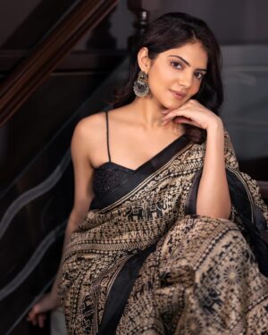 Misha Narang Instagram - 🖤🖤

📸 : @chinthuu_klicks 

#portrait #photography #pictureoftheday #instadaily #instagood #saree #vibe #mishanarang