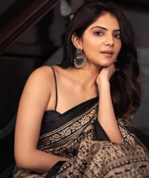 Misha Narang Instagram - Rabba mainu ki ho gya ✨

📸: @chinthuu_klicks 

#photoshoot #pictureoftheday #saree #portraitphotography #portrait #instagood #instadaily #mishanarang