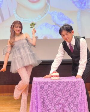 Miyabi Natsuyaki Instagram - 𝑚𝑦 𝑏𝑖𝑟𝑡ℎ𝑑𝑎𝑦🎂🍒

今日お誕生日を迎えました💕
いつも応援してくれてるみなさん
ありがとうございます🫶🏻

バースデー当日にイベントが
できて幸せでした💜✨
直接お祝いしに会いに来てくれたみんな
ありがとう💓

イベントの内容が個人的には
めちゃくちゃ面白くて
考えてくださった啓太さんに感謝です🥹
MCも含めありがとうございました✨
つんっ♡🤣🤣
@jjgd_keita 

皆さま今後とも応援
よろしくお願いします💜