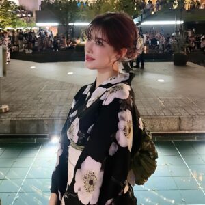 Miyabi Natsuyaki Instagram - 今年も浴衣着れました♡
写真迷いすぎて角度違いで
同じようなのいっぱい😂😂
大好きな夏が終わっちゃうの
さみしい〜🌻💦

8月25日にはバースデーイベントが
あるので今月の楽しみがまだ残ってる♡
みんなに会えるのが
今から楽しみすぎます🙈🩷

当日券も出せることになったので
ぜひスケジュールが合えばお祝いしに
会いに来てくれたらうれしいです🥹💕

公演日時: 2024年8月25日（日）
場所: 渋谷シダックスカルチャーホール（東京）
【公演番号01】12：30開場／13：00開演
【公演番号02】15：00開場／15：30開演
【公演番号03】17：30開場／18：00開演
3公演行います👐🏻

🍒会場アクセス🍒
各線「渋谷駅」から徒歩5分

【販売開始時間】
開場時間より入場口にて販売致します🎟️
お待ちしてます💕💕