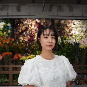 Mizuki Yamamoto Instagram - ⋆⸜☾⸝‍⋆

ホームセンターコーナン初の都市型店舗
「gardens umekita」
のオープニングイベントに出席しました。

モンステラを植え替えしたり、
ボトリウムを作る体験もさせていただきました。

西畠さんのお話、もっと聞きたかったです！

「水と緑をもっと身近に」がコンセプトの店舗なのですが、
たくさんの植物はもちろん、
水草や、魚、アクアリウムに関する商品も充実していました。
珍しい植物や、カッコイイ形の植物もたくさんあって、私もゆっくりお買い物したかったです!!
大阪に住んでいたら、、、！

大阪の皆様、是非遊びに行ってみてくださいね☆
植物好きの方はもちろん楽しめると思いますし、
そうでない方もお気に入りが見つかる空間になっていると思います！

#PR
#gardensumekita
#コーナン
#グラングリーン大阪