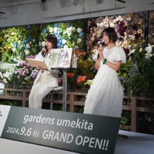 Mizuki Yamamoto Instagram - ⋆⸜☾⸝‍⋆

ホームセンターコーナン初の都市型店舗
「gardens umekita」
のオープニングイベントに出席しました。

モンステラを植え替えしたり、
ボトリウムを作る体験もさせていただきました。

西畠さんのお話、もっと聞きたかったです！

「水と緑をもっと身近に」がコンセプトの店舗なのですが、
たくさんの植物はもちろん、
水草や、魚、アクアリウムに関する商品も充実していました。
珍しい植物や、カッコイイ形の植物もたくさんあって、私もゆっくりお買い物したかったです!!
大阪に住んでいたら、、、！

大阪の皆様、是非遊びに行ってみてくださいね☆
植物好きの方はもちろん楽しめると思いますし、
そうでない方もお気に入りが見つかる空間になっていると思います！

#PR
#gardensumekita
#コーナン
#グラングリーン大阪