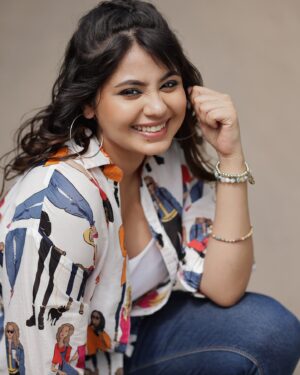 Monica Chinnakotla Instagram - 🩷
.
.
Photography @gk_.photography._ 
Mua @littleheartbyabu 
Hair @_stylenart_ 
Shirt @thestitches.in 
#photoshoot #photography #photooftheday #photo #funky #shirt #casual