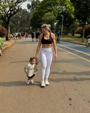 Monick Camargo Instagram - O EXEMPLO arrasta!! ♥️
Nossos sábados!