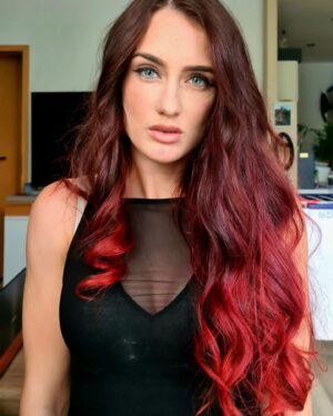 Monika Chochlíková Instagram - 2 faces 
👑 or 🌋
