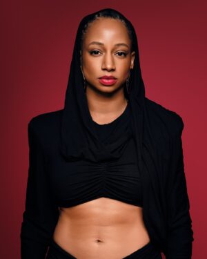 Monique Coleman Instagram - ✨✨ “It’s never too late to be what you might have been” 
— George Eliot ✨✨

#mightymo #warriorprincess #phoenixrising #starwarsimready ⚔️ 

Toronto based Dream Team: 

📸 @mon.dayrise 
👗 @alieciabrissett 
💄 @manigatmua 
💇🏾‍♀️ @glam.luxx.artistry