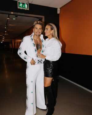 Monique Westenberg Instagram - Gisteren heb ik zo genoten bij Tino’s Las Vegas show in Ziggo. Mooie stem, mooie stage, mooie entourage en een geweldige opkomst in helikopter! Het aller leukste vond ik natuurlijk de Elvis medley samen met Dré. Heerlijk om die twee mooie mannen zo knap te zien in hun pakken, alsof ze heel eventjes dachten Elvis zelf te zijn… was jij erbij? 📸 @linadrakostamatis