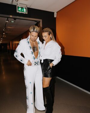 Monique Westenberg Instagram - Gisteren heb ik zo genoten bij Tino’s Las Vegas show in Ziggo. Mooie stem, mooie stage, mooie entourage en een geweldige opkomst in helikopter! Het aller leukste vond ik natuurlijk de Elvis medley samen met Dré. Heerlijk om die twee mooie mannen zo knap te zien in hun pakken, alsof ze heel eventjes dachten Elvis zelf te zijn… was jij erbij? 📸 @linadrakostamatis
