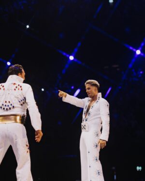 Monique Westenberg Instagram - Gisteren heb ik zo genoten bij Tino’s Las Vegas show in Ziggo. Mooie stem, mooie stage, mooie entourage en een geweldige opkomst in helikopter! Het aller leukste vond ik natuurlijk de Elvis medley samen met Dré. Heerlijk om die twee mooie mannen zo knap te zien in hun pakken, alsof ze heel eventjes dachten Elvis zelf te zijn… was jij erbij? 📸 @linadrakostamatis