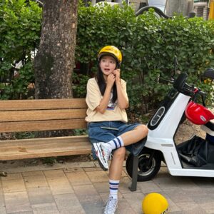 Moon Ji-in Instagram - 더우니까여름이댜!🫠
.
.
#쉬다가다쉬다가다